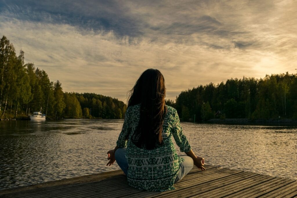 Praktyka medytacji jako klucz do uważności i poprawy jakości życia