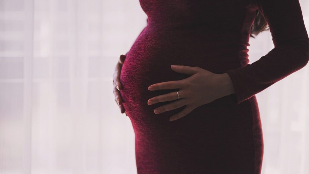Poradnik odżywiania dla przyszłych mam: co jeść a czego unikać podczas ciąży?